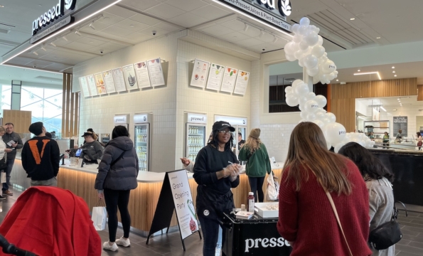 Pressed juicery store with people out front