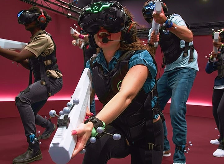 kids in the UR headsets holding toy guns